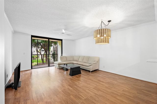 5280 Las Verdes Cir 202, Delray Beach, FL 33484