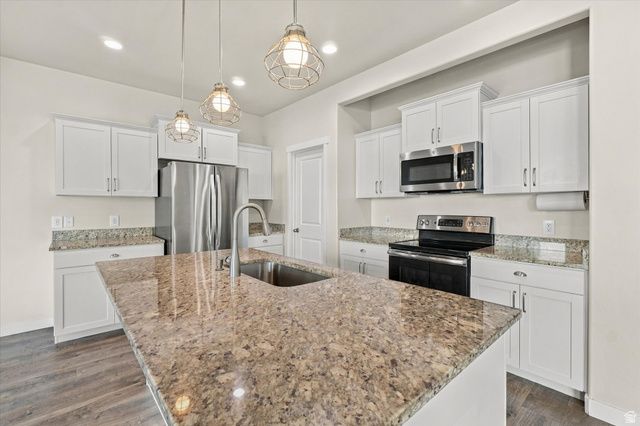 611 S LOCUST DR, Saratoga Springs, UT 84045