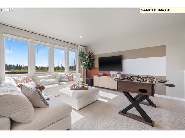 767 Magnolia Ave, Woodburn, OR 97071