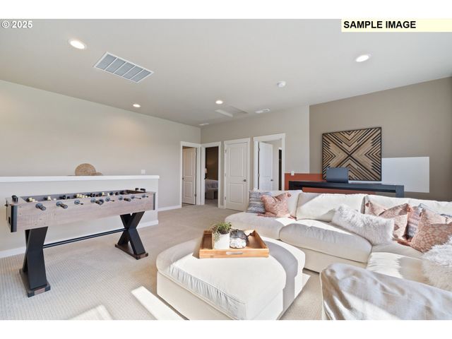 767 Magnolia Ave, Woodburn, OR 97071