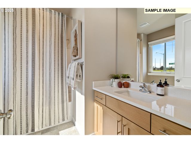 767 Magnolia Ave, Woodburn, OR 97071