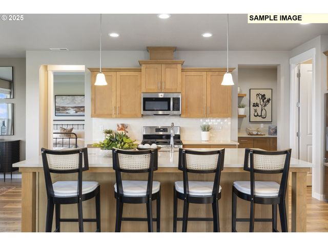 767 Magnolia Ave, Woodburn, OR 97071