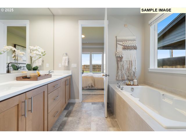 767 Magnolia Ave, Woodburn, OR 97071