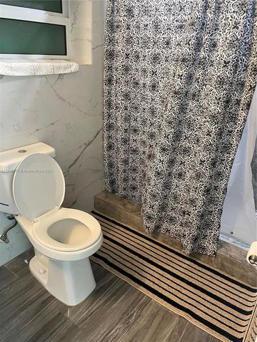 240 NE 27th St 1, Pompano Beach, FL 33064