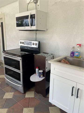 240 NE 27th St 1, Pompano Beach, FL 33064