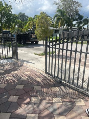 240 NE 27th St 1, Pompano Beach, FL 33064