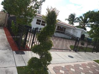 240 NE 27th St 1, Pompano Beach, FL 33064