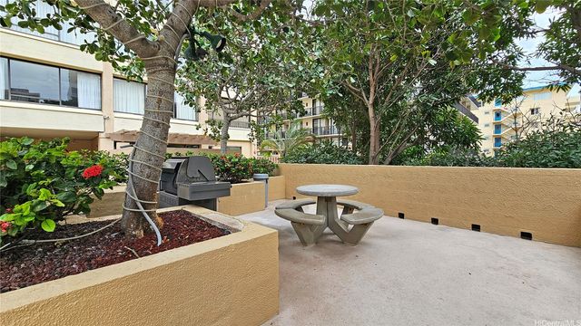 2215 Aloha Drive DH405, Honolulu, HI 96815