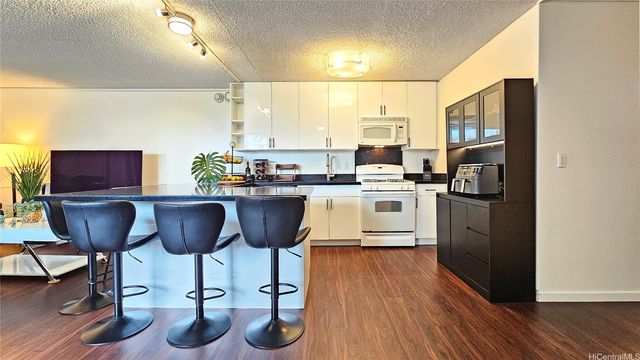 2215 Aloha Drive DH405, Honolulu, HI 96815