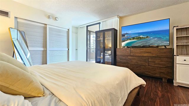 2215 Aloha Drive DH405, Honolulu, HI 96815