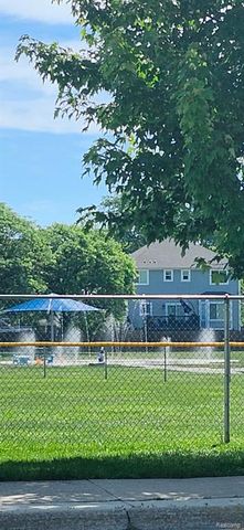 3725 Oxford Road, Berkley, MI 48072