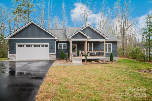 140 Gosling Drive, Hendersonville, NC 28792