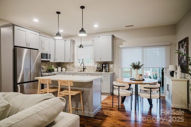 140 Gosling Drive, Hendersonville, NC 28792