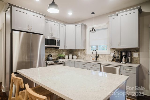 140 Gosling Drive, Hendersonville, NC 28792