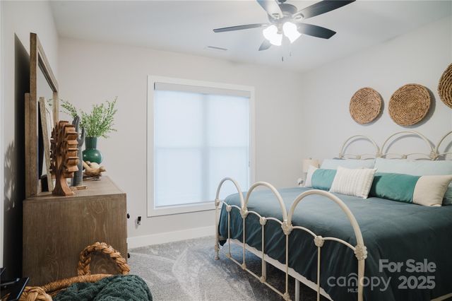 140 Gosling Drive, Hendersonville, NC 28792