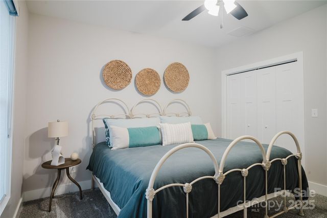 140 Gosling Drive, Hendersonville, NC 28792