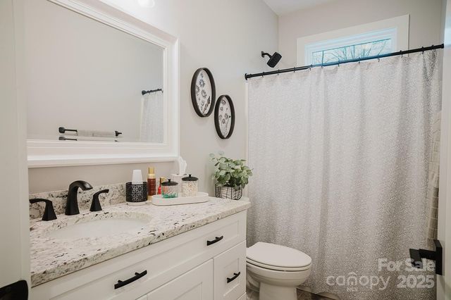 140 Gosling Drive, Hendersonville, NC 28792