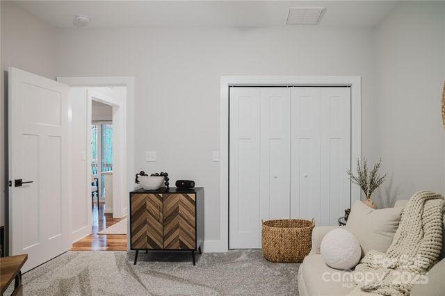 140 Gosling Drive, Hendersonville, NC 28792