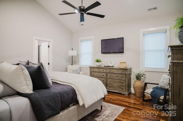 140 Gosling Drive, Hendersonville, NC 28792