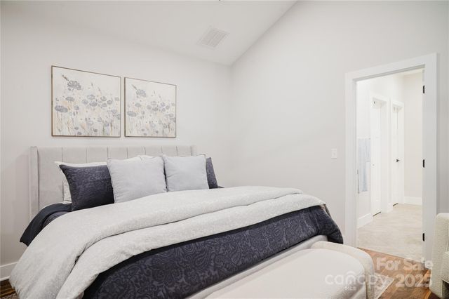 140 Gosling Drive, Hendersonville, NC 28792