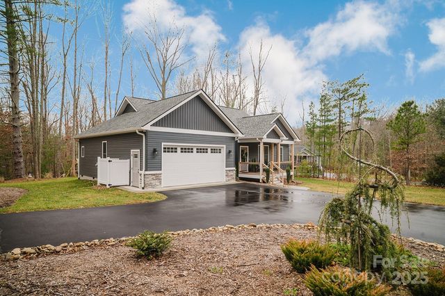 140 Gosling Drive, Hendersonville, NC 28792