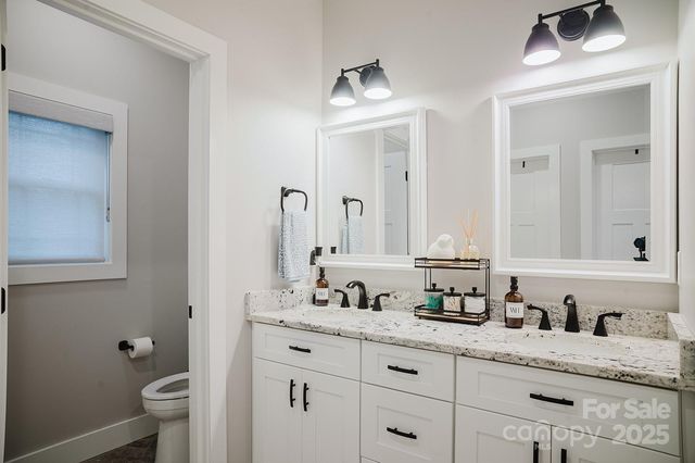 140 Gosling Drive, Hendersonville, NC 28792