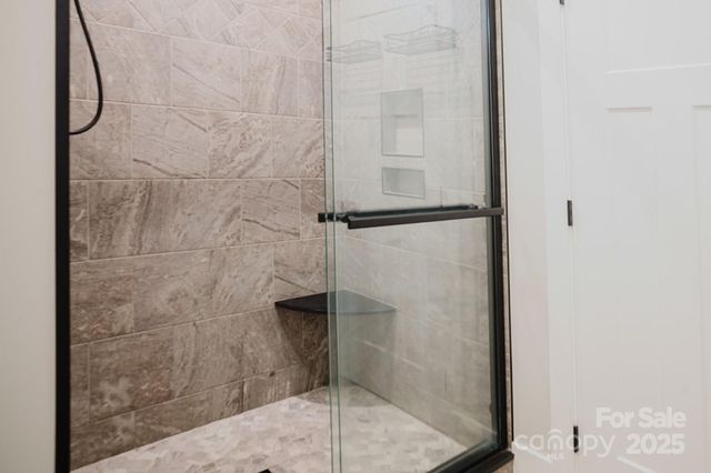 140 Gosling Drive, Hendersonville, NC 28792