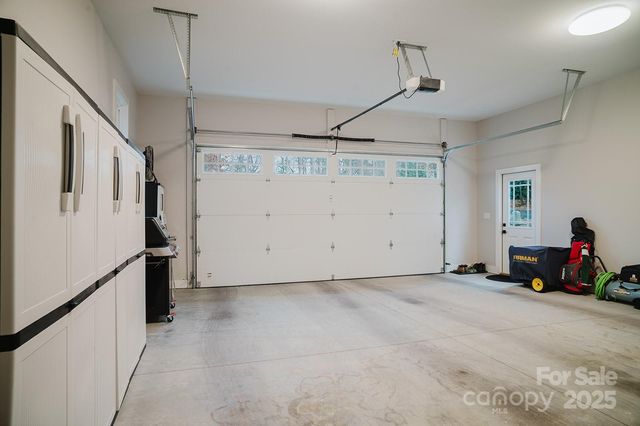 140 Gosling Drive, Hendersonville, NC 28792