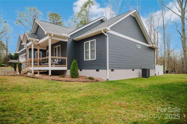 140 Gosling Drive, Hendersonville, NC 28792