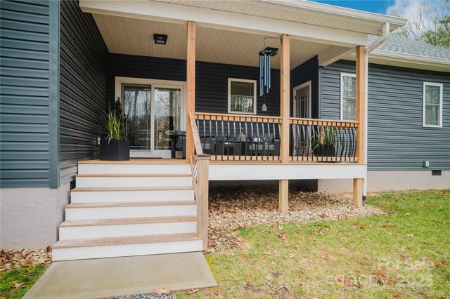 140 Gosling Drive, Hendersonville, NC 28792