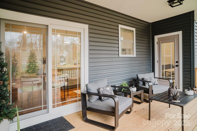 140 Gosling Drive, Hendersonville, NC 28792