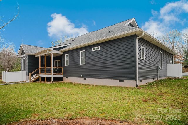 140 Gosling Drive, Hendersonville, NC 28792