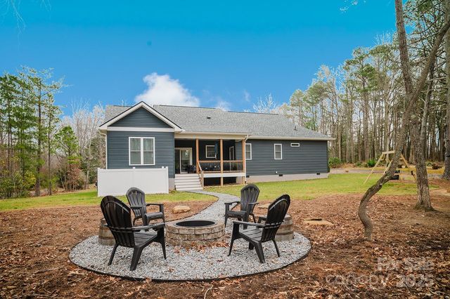 140 Gosling Drive, Hendersonville, NC 28792