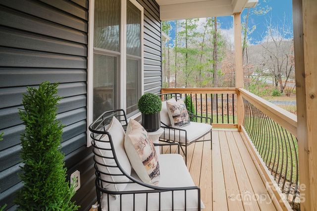 140 Gosling Drive, Hendersonville, NC 28792