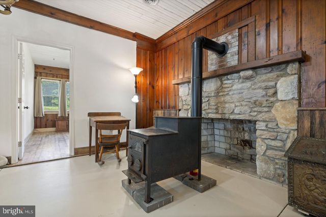22540 BLUE RIDGE MOUNTAIN RD, Paris, VA 20130