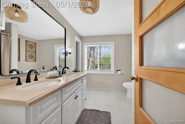 20479 Old Homestead Drive, Harper Woods, MI 48225