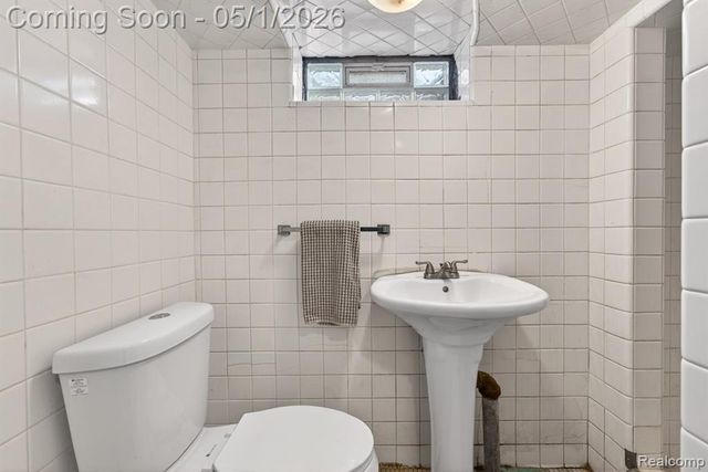 20479 Old Homestead Drive, Harper Woods, MI 48225