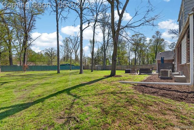 20479 Old Homestead Drive, Harper Woods, MI 48225