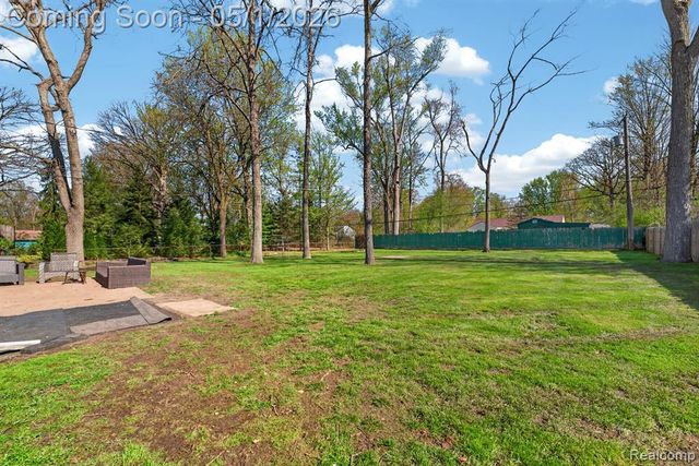 20479 Old Homestead Drive, Harper Woods, MI 48225