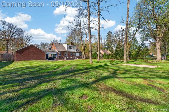 20479 Old Homestead Drive, Harper Woods, MI 48225