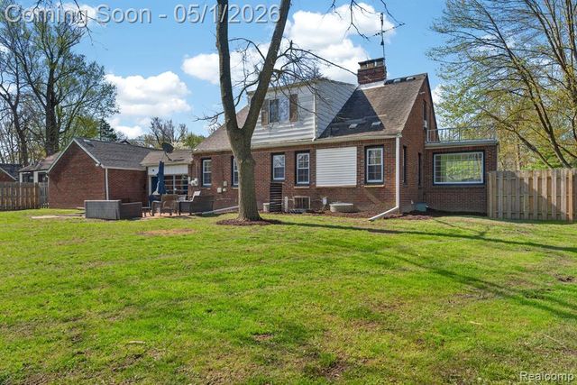 20479 Old Homestead Drive, Harper Woods, MI 48225