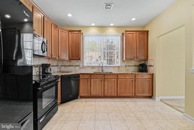 1928 LIMESTONE DR, Hummelstown, PA 17036