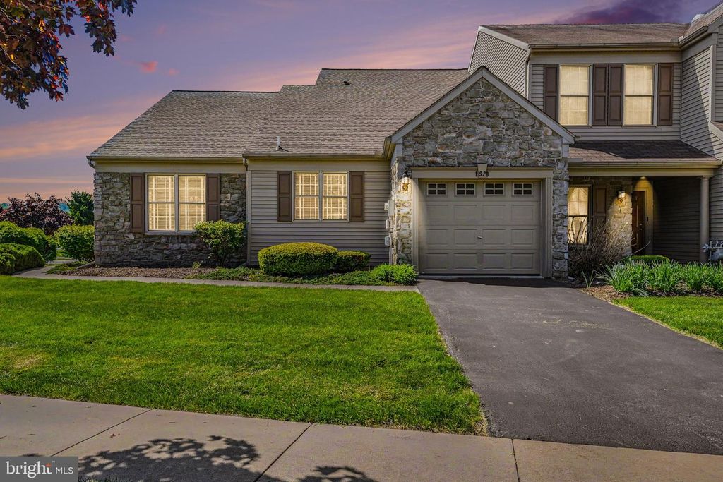 1928 LIMESTONE DR, Hummelstown, PA 17036