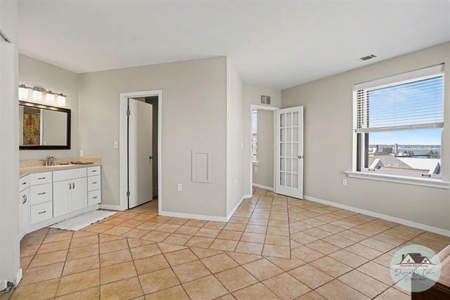 297 W Clay Avenue 411, Muskegon, MI 49440