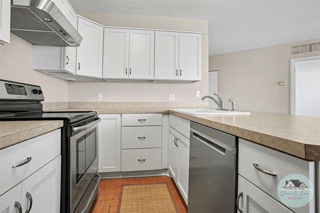 297 W Clay Avenue 411, Muskegon, MI 49440