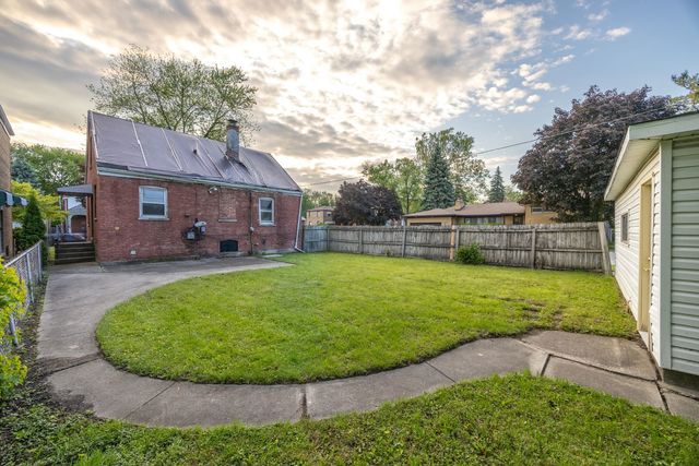 14201 S State Street, Riverdale, IL 60827