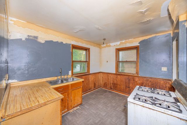 14201 S State Street, Riverdale, IL 60827