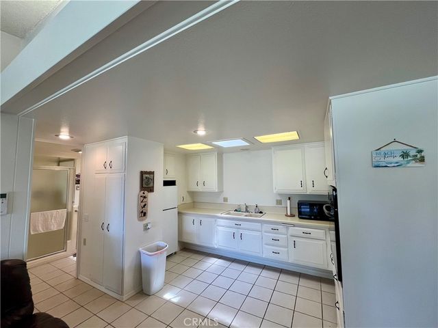 1571 Golden Rain Rd., M5-118I, Seal Beach, CA 90740