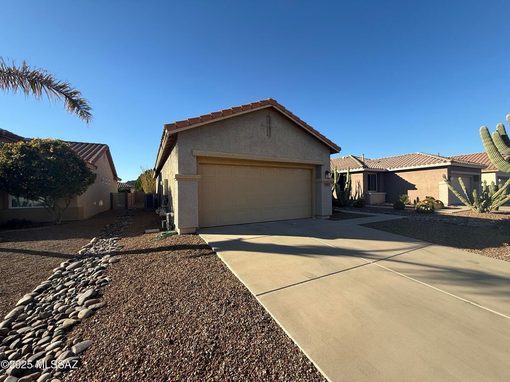 9413 N Desert Mist Lane, Tucson, AZ 85743