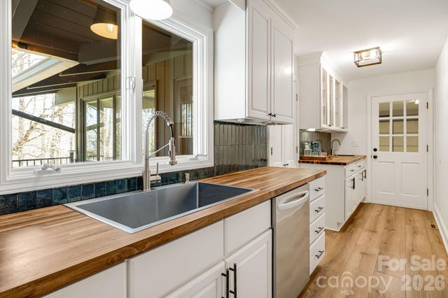 254 Orchard Circle, Laurel Park, NC 28739